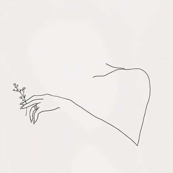 輪郭を描く満月